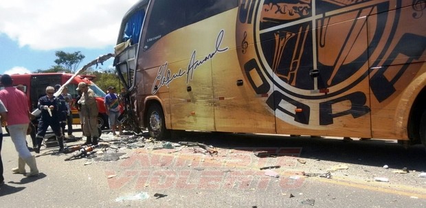 Acidente envolvendo ônibus e Van no Brejão em Pernambuco