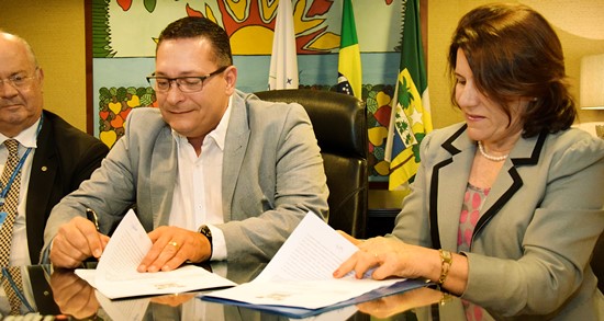 Deputado Ezequiel Ferreira(presidente) e a reitora da UFRN