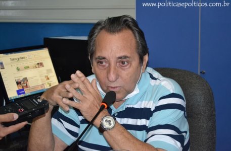 Prefeito Vavá no seu programa de rádio(foto: Moises Araújo - arquivo)