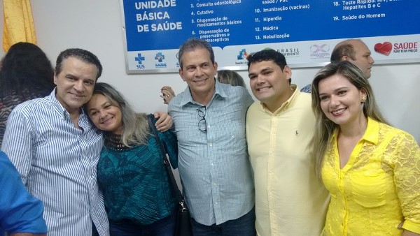 Prefeita Suely, ex-ministro Henrique Alves, Rafael Motta , Hermano Morais e vereador Betinho na inauguração do UBS em Cachoeira do Sapo