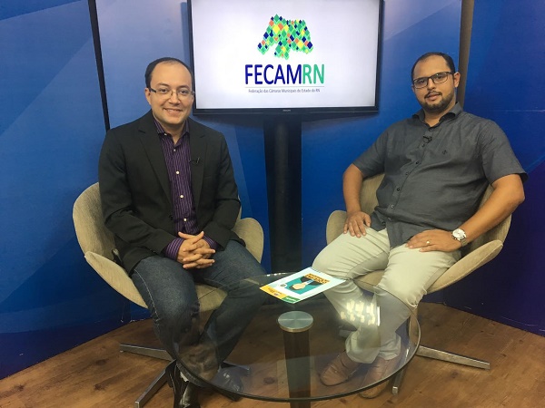 Vereador Pedro Henrique grava para o programa de Notícias da Fecam - TV Câmara 